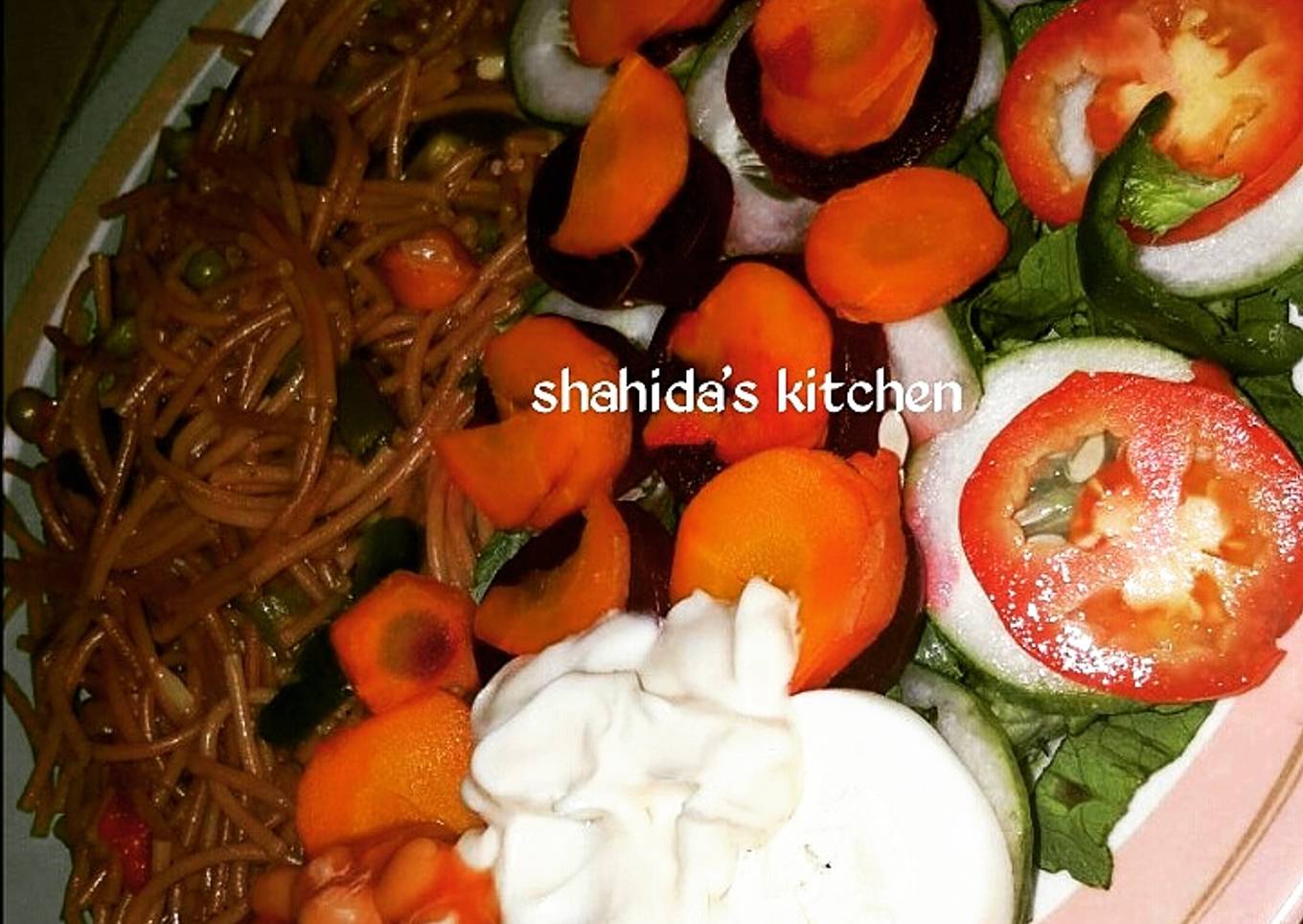 Fried spaghetti and salad