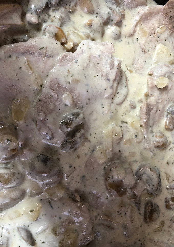 Una foto de Lomo con nata y champiñones