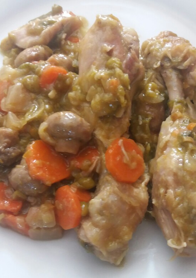 Una foto de Muslos de Pollo🍗en salsa