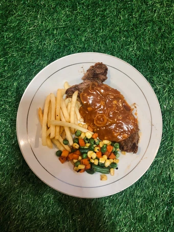 Langkah Mudah untuk Menyiapkan Resep Sirloin Steak with bbq sauce yang Menggugah Selera Anti Ribet, Bikin Ngiler