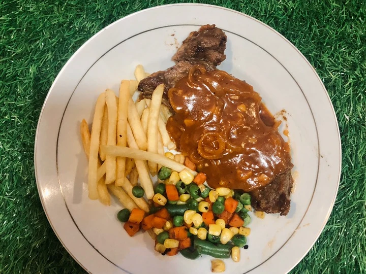 Langkah Mudah untuk Menyiapkan Resep Sirloin Steak with bbq sauce yang Menggugah Selera Anti Ribet, Bikin Ngiler