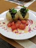 Batata recheada com cogumelos, couve e cream cheese