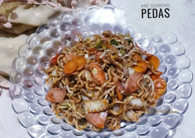 Mie goreng pedas