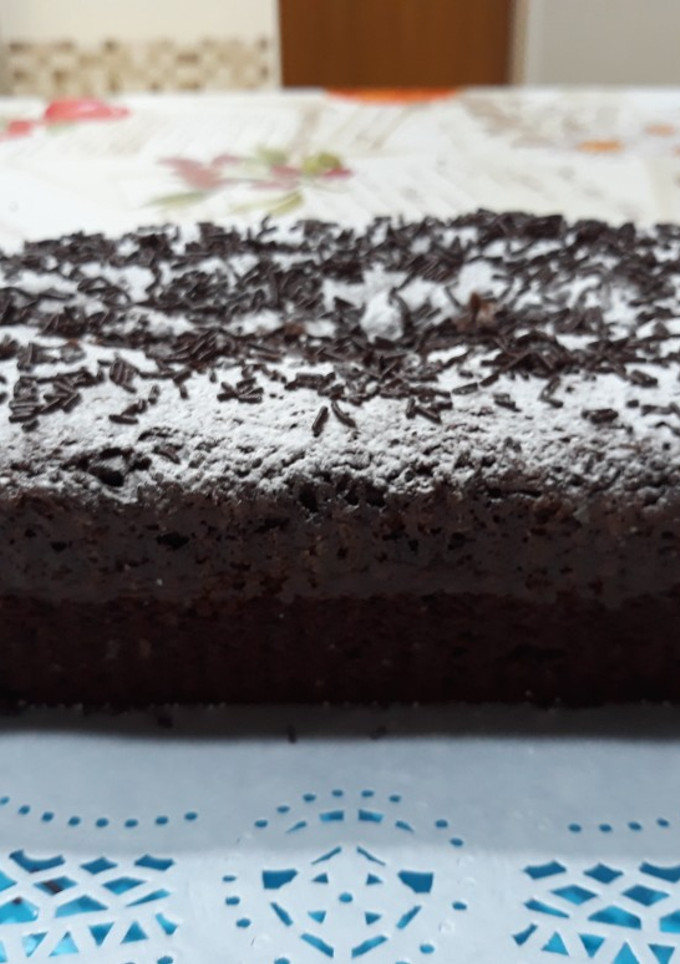 Una foto de Bizcocho con dos harinas y chocolate puro