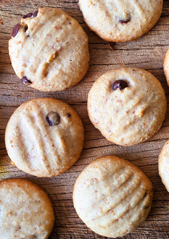 Una foto de Galletas veganas SIN GLUTEN, SIN LACTOSA con chips de chocolate