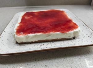 Foto principal de Tarta de Queso Philadelphia con Mermelada de Fresa