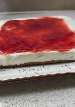 Foto principal de Tarta de Queso Philadelphia con Mermelada de Fresa
