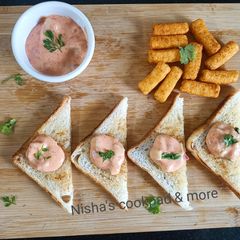 A picture of Thousands Island sauce(homemade) with bread Toast.