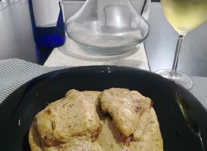 Una foto de Lomo de atún en crema de pistache