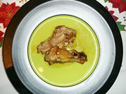 Una foto de pollo de corral con almendra