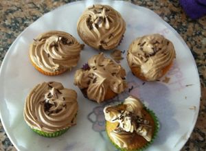Foto principal de Muffins rellenos de chocolate blanco y buttercream de nocilla