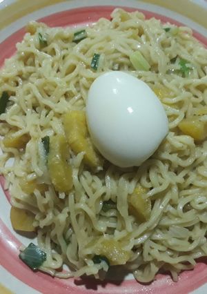 A picture of Noddles and plantain.