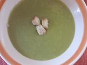 Una foto de espárragos y papa crema