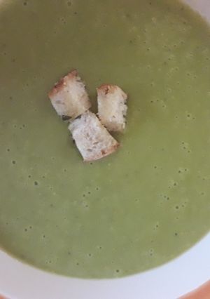 Una foto de Crema de Espárragos y papa (sin lácteos)