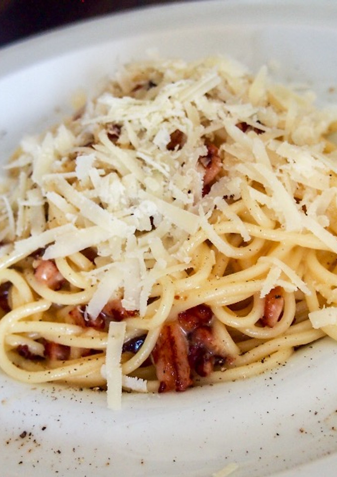 Una foto de Spaguetti alla carbonara sin nata