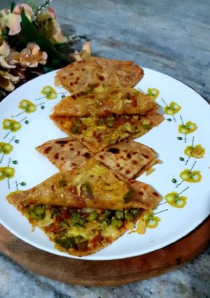 A picture of Pizza Paratha (without onion & garlic).