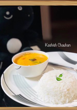 A picture of Kadhi chawal (rice).