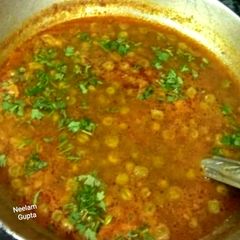 A picture of Matar Ka jhol.