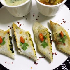 A picture of Stuffed Spinach Dosa.