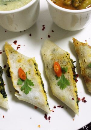 A picture of Stuffed Spinach Dosa.