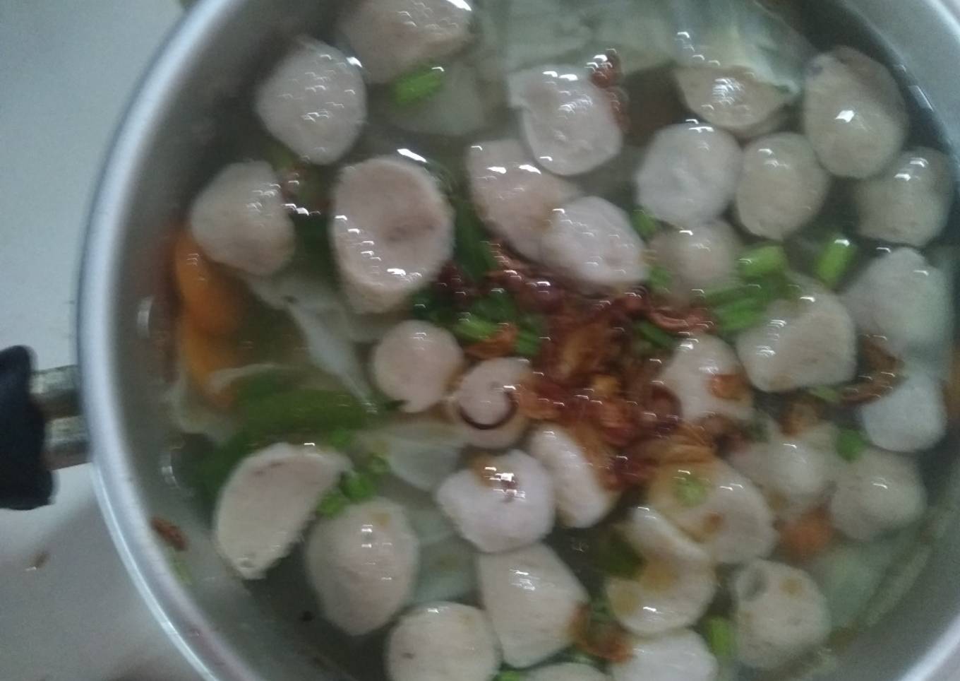 Sup sayur dengan bakso