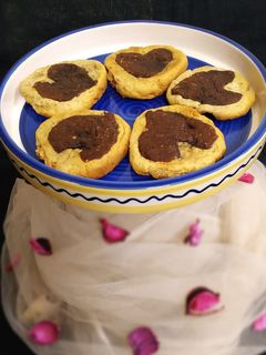 ভ্যানিলা হার্ট ক্যুকিজ (vanilla heart cookies recipe in Bengali) রেসিপির প্রধান ছবি