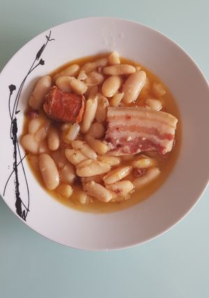 Una foto de Fabada Asturiana