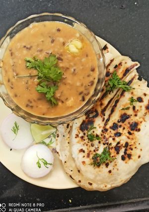 A picture of Dal makhani and Butter naan.