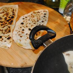A picture of Kelane Naan Bread.