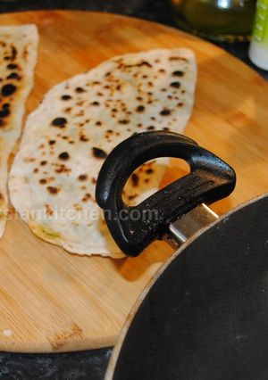 A picture of Kelane Naan Bread.