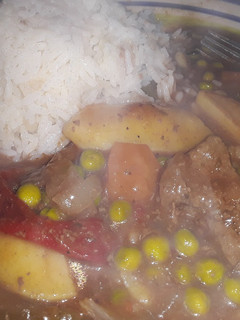 Una foto de Estofado de carne y arroz