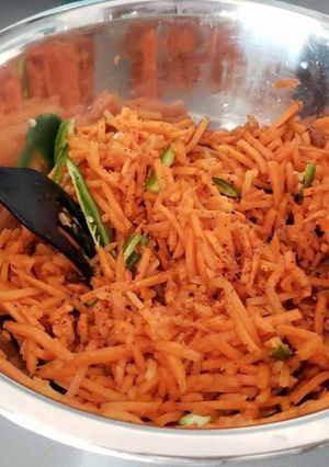 ગાજર મરચા નુ સલાડ (Gajar Marcha Salad Recipe In Gujarati) રેસીપી મુખ્ય ફોટો
