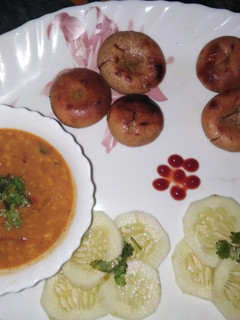 दाल बाटी (dal bati recipe in Hindi) रेसिपी मुख्य फोटो