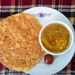 A picture of Dal Pakwan.