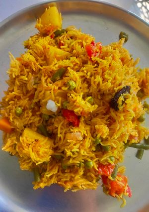झटपट वेज पुलाव (jhatpat veg pulao recipe in Hindi) रेसिपी मुख्य फोटो