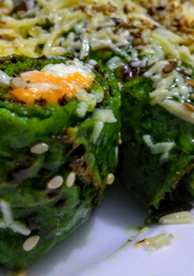 Una foto de Mozzarella y cheddar en rollo de espinaca y albahaca!