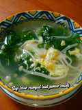 Sup telor rumput laut dan enoki