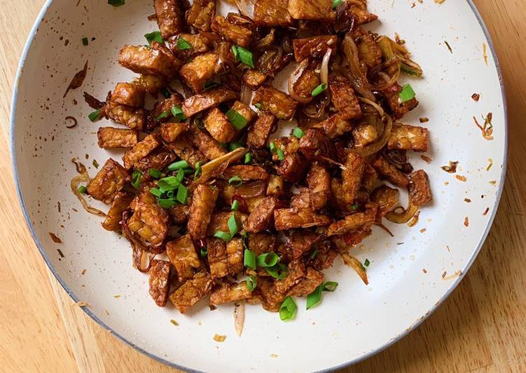 Bagaimana Membuat Tempe orek Tanpa Minyak banyak (vegetarian), Lezat