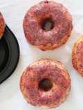 Erdbeer-Donuts mit Erdbeer-Mohnglasur 🍓