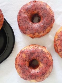 Erdbeer-Donuts mit Erdbeer-Mohnglasur 🍓 Rezepthauptbild