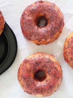 Erdbeer-Donuts mit Erdbeer-Mohnglasur 🍓 Rezepthauptbild