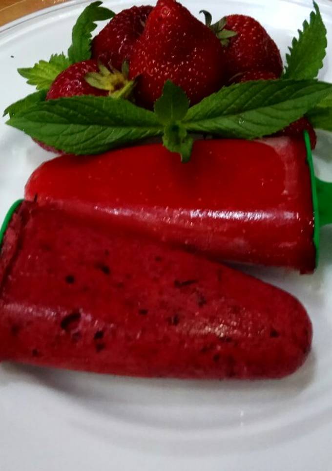 Мороженое смородина со сливками, фруктовое из клубники