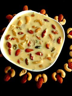 गुजराती स्टाइल बासुंदी (Gujarati style basundi recipe in hindi) रेसिपी मुख्य फोटो