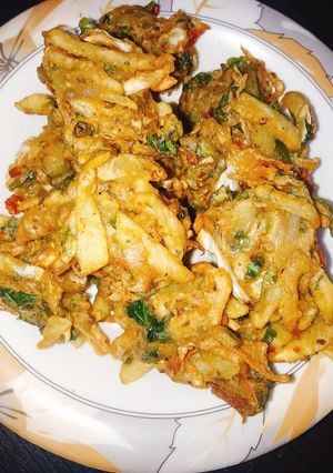 A picture of Chicken and mix Veggies pakoray 😋😋😋.