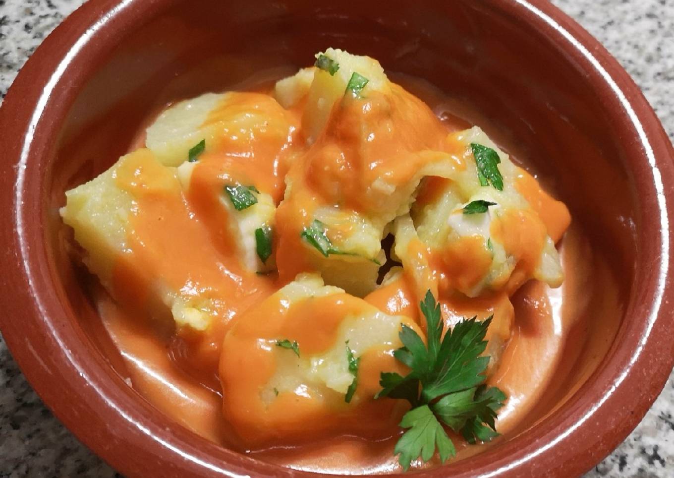 Papas aliñás con salmorejo