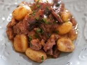 Una foto de gnocchi champiñones