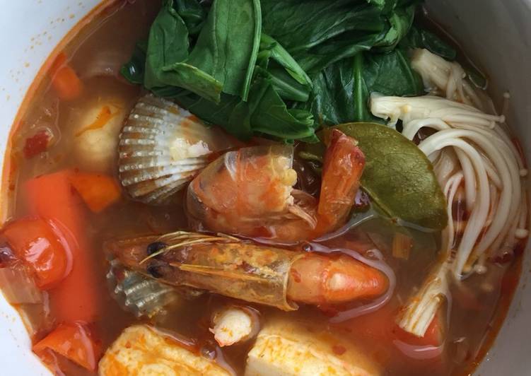 Masakan Populer Tom Yum Sea Food bumbu “instan” Sedap Nikmat