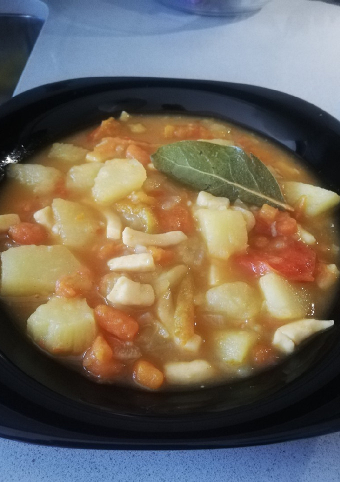 Una foto de Estofado de potón con patatas 🐙 🥔