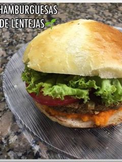 Una foto de HAMBURGUESAS DE LENTEJAS 🌱