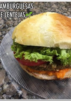 Una foto de HAMBURGUESAS DE LENTEJAS 🌱